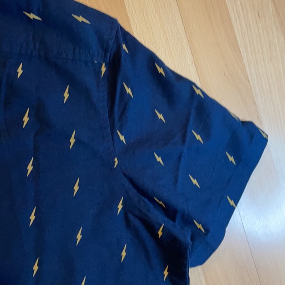 Original Penguin lightning bolt button down. Size XL. - Picture 11 of 11